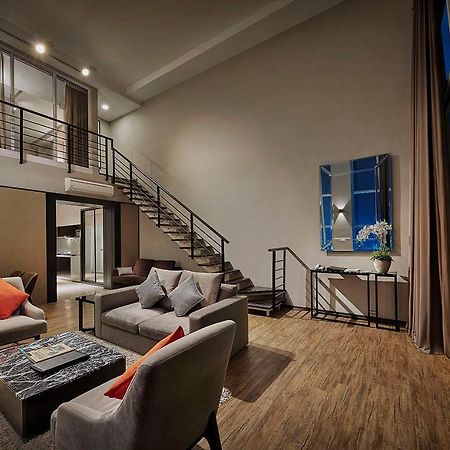 Maritime Luxury Suites George Town Bagian luar foto