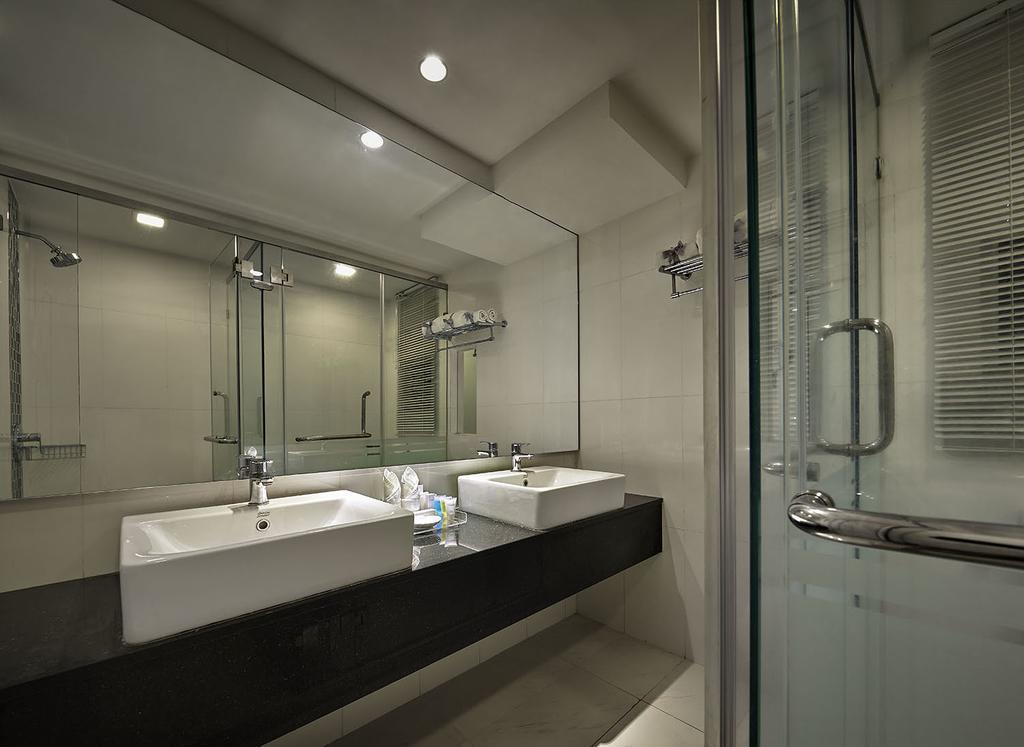 Maritime Luxury Suites George Town Bagian luar foto