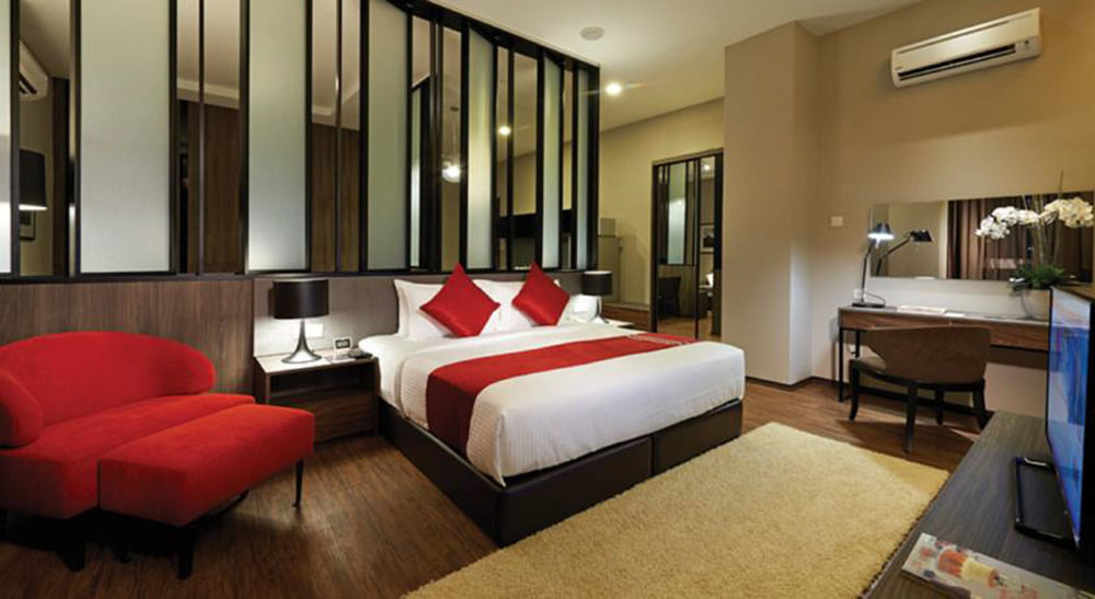 Maritime Luxury Suites George Town Bagian luar foto