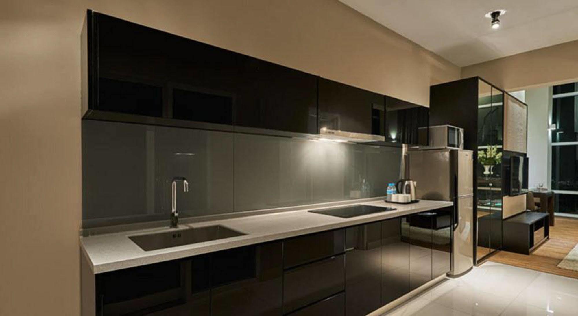 Maritime Luxury Suites George Town Bagian luar foto