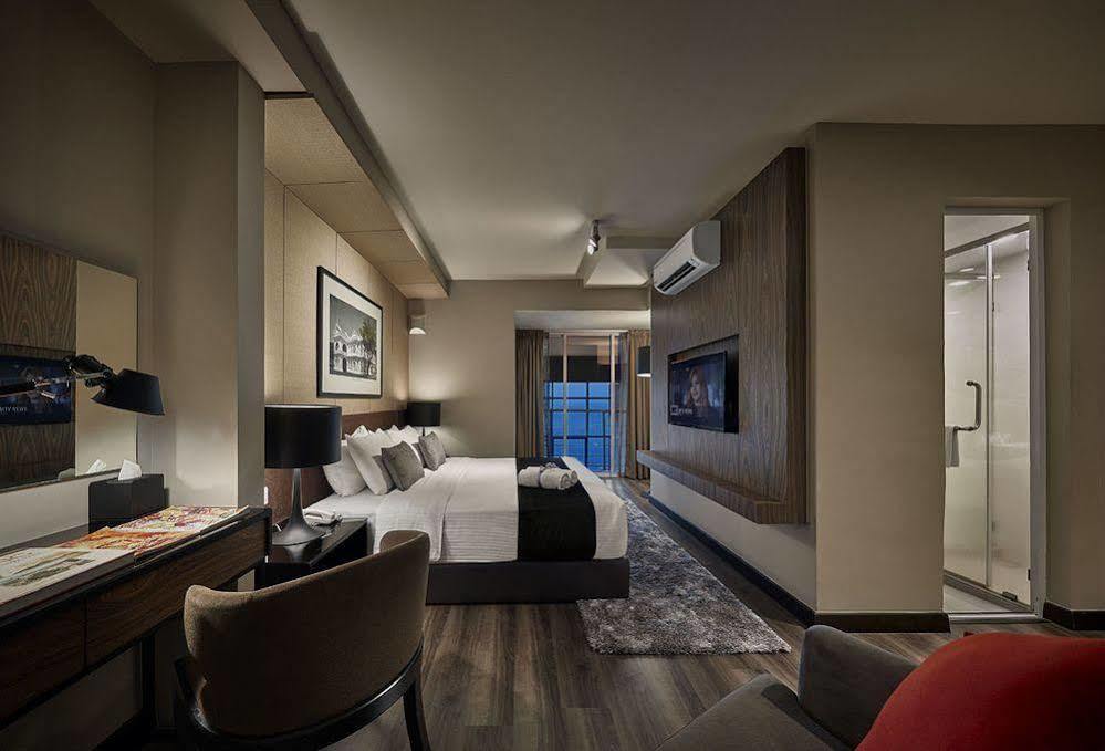 Maritime Luxury Suites George Town Bagian luar foto