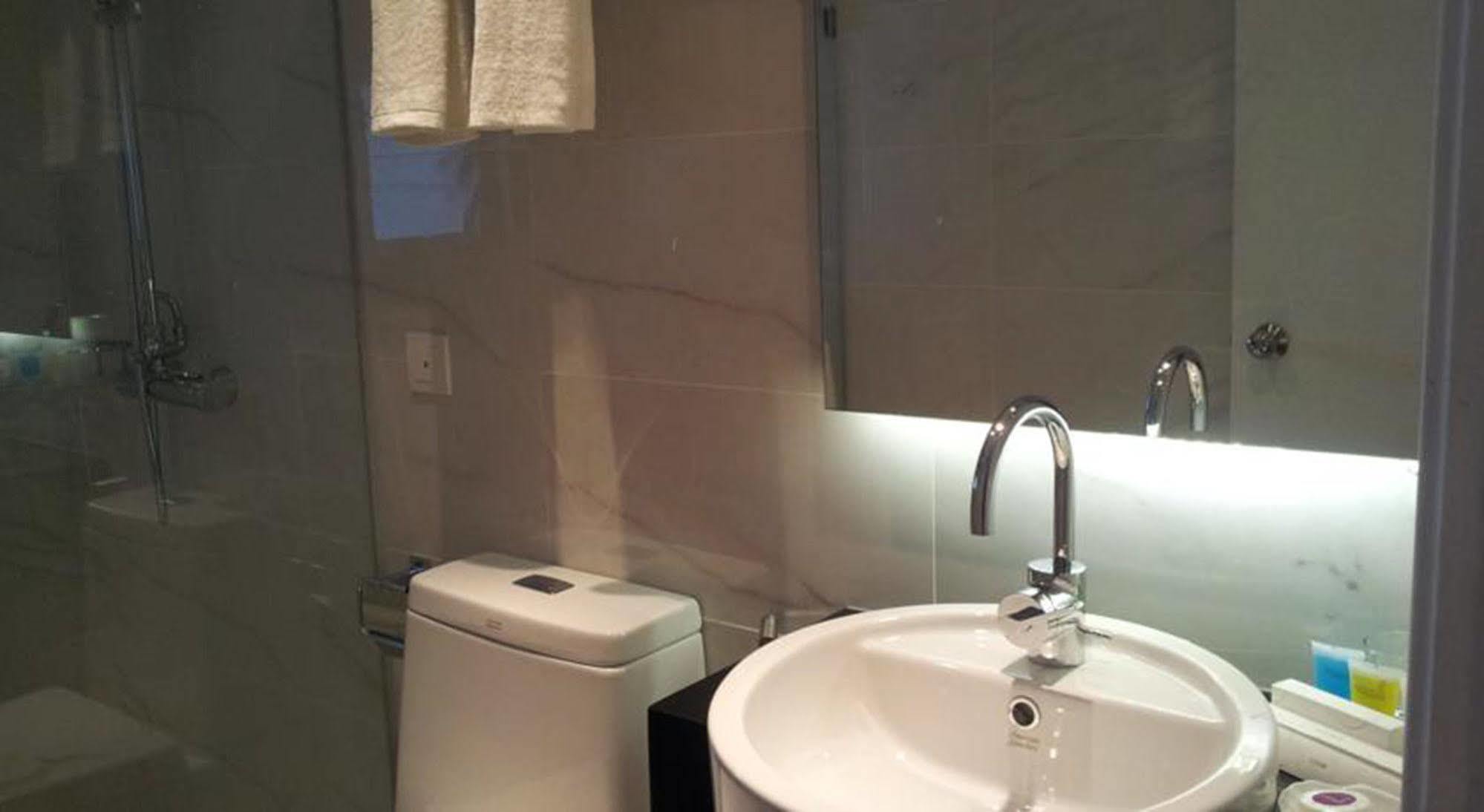 Maritime Luxury Suites George Town Bagian luar foto