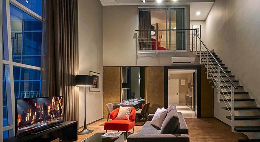 Maritime Luxury Suites George Town Bagian luar foto